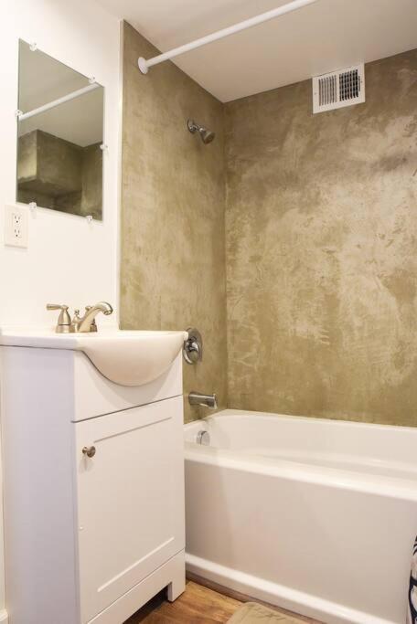 פיטסבורג Cozy Mount Washington Home With Parking-Sleeps 4 מראה חיצוני תמונה